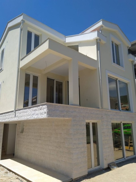 Apartment mit zwei Schlafzimmern in einem neuen Gebäude in Herceg Novi