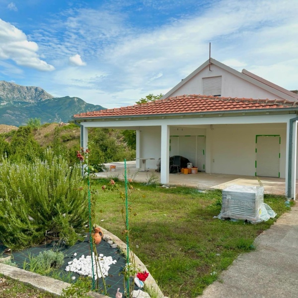 For sale house in Montenegro