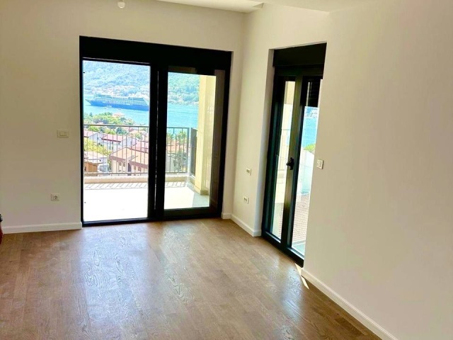 partment mit zwei Schlafzimmern und Meerblick in Kotor, Dobrota