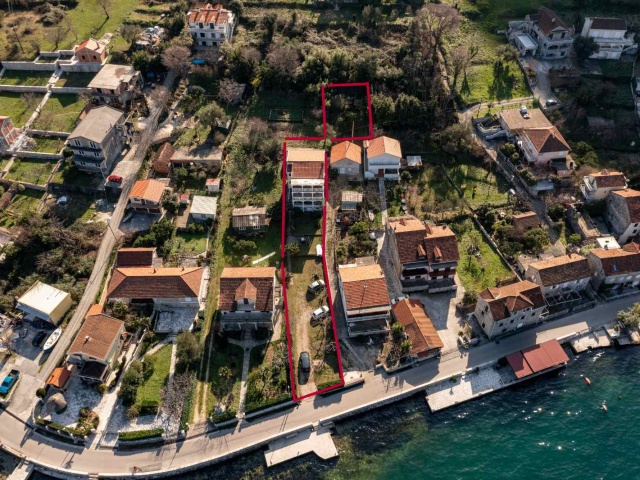 Haus und zwei Grundstücke in der Bucht von Kotor