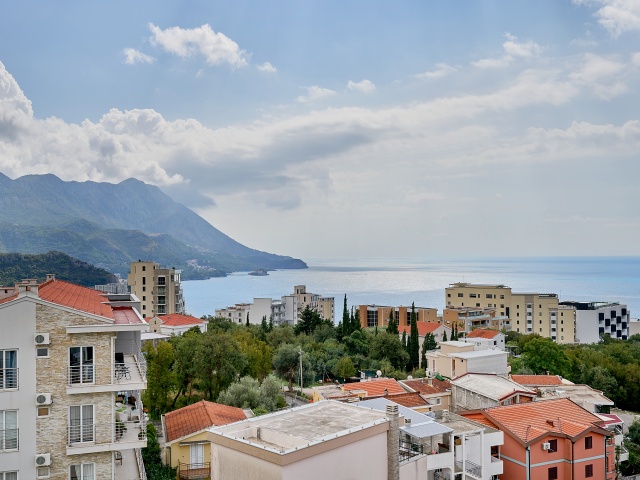 Luxuriöses Apartment mit Meerblick in einer Anlage mit Swimmingpool