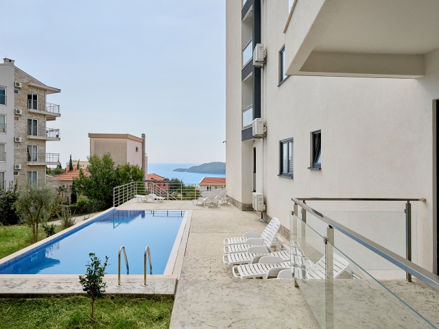 Luxuriöses Apartment mit Meerblick in einer Anlage mit Swimmingpool