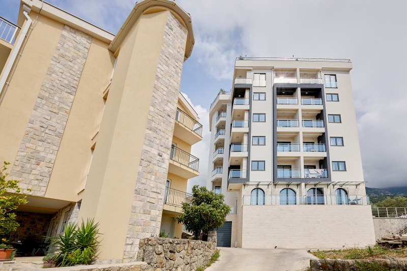 Luxuriöses Apartment mit Meerblick in einer Anlage mit Swimmingpool