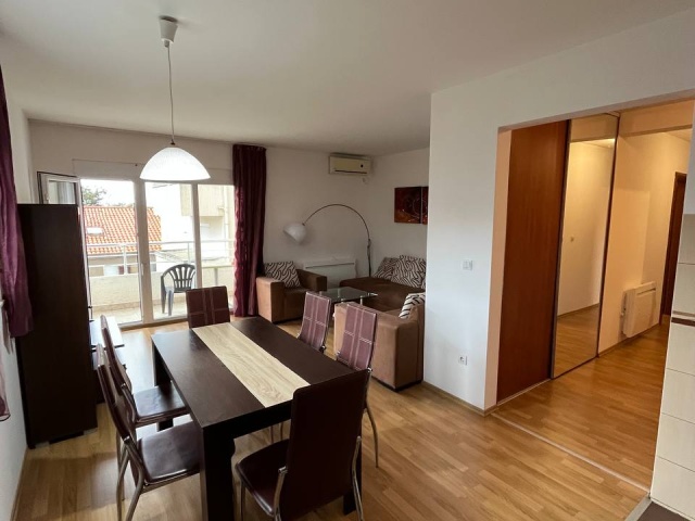 Geräumiges Apartment mit zwei Schlafzimmern in Budva, Becici