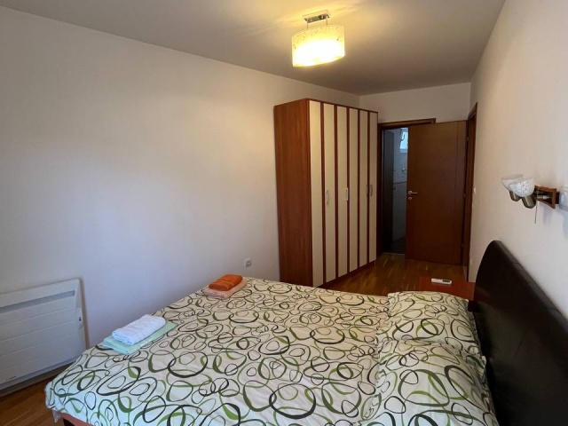 Geräumiges Apartment mit zwei Schlafzimmern in Budva, Becici