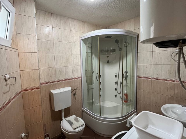 Geräumiges Apartment mit zwei Schlafzimmern in Budva, Becici