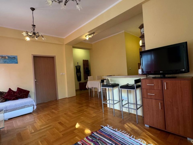 Two-bedroom apartment in the residential center of Budva