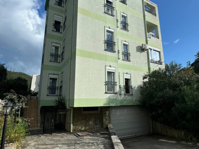 Apartment mit zwei Schlafzimmern im Wohnzentrum von Budva