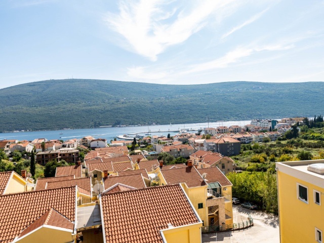 Brand new two-bedroom apartment with sea views in Herceg Novi