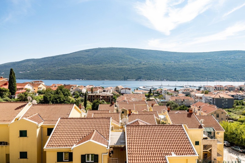 Brandneues Apartment mit zwei Schlafzimmern und Meerblick in Herceg Novi