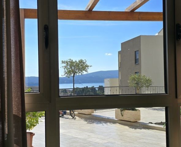 One-bedroom apartment with sea views and large terrace in Tivat