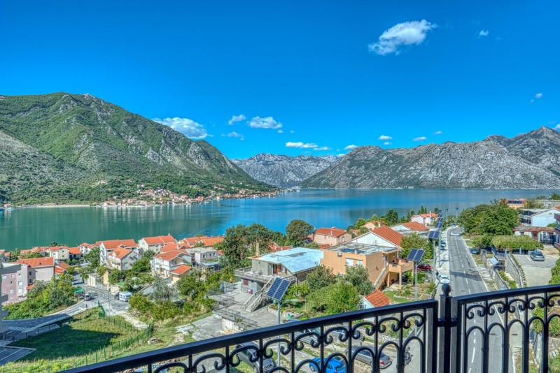 Luxusapartment mit Meerblick in Kotor + Garagenplatz