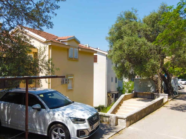 Geräumiges Apartment mit Meerblick in Petrovac