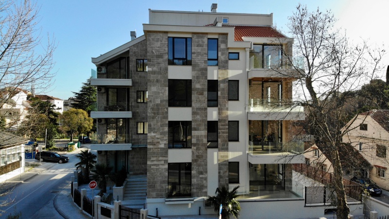 Stan u centru Tivta, dva koraka od Porto Montenegro