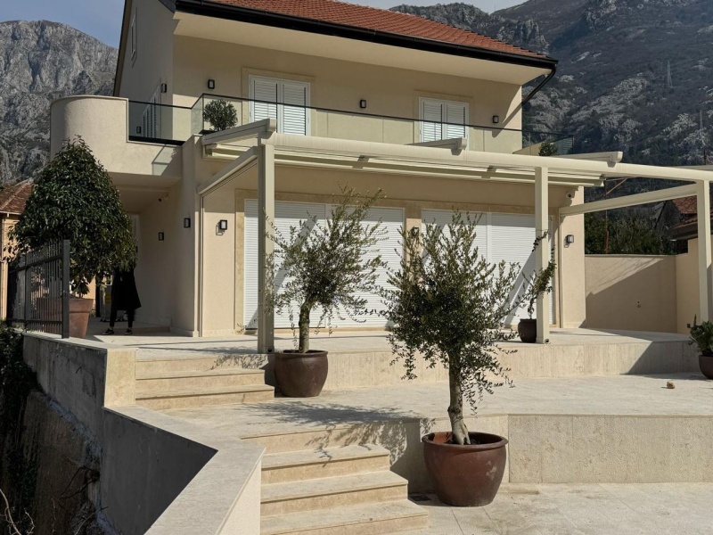 Brand new house with a swimming pool in Kotor