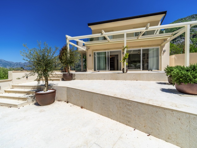 Brand new house with a swimming pool in Kotor
