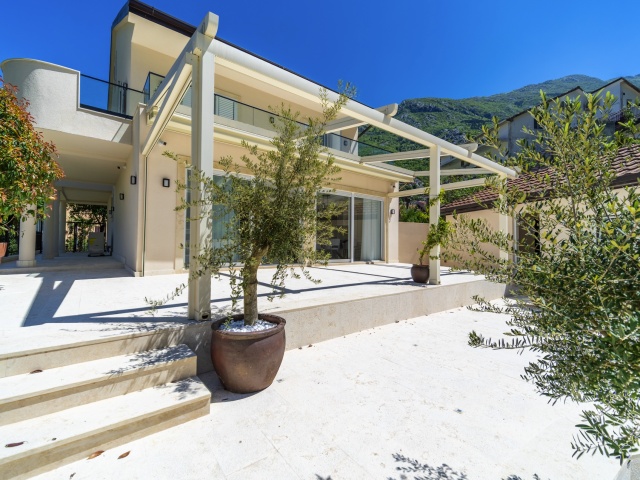 Brand new house with a swimming pool in Kotor