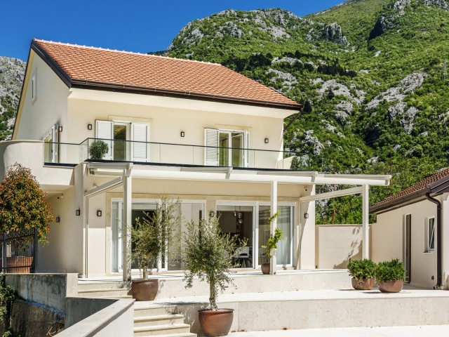 Brand new house with a swimming pool in Kotor