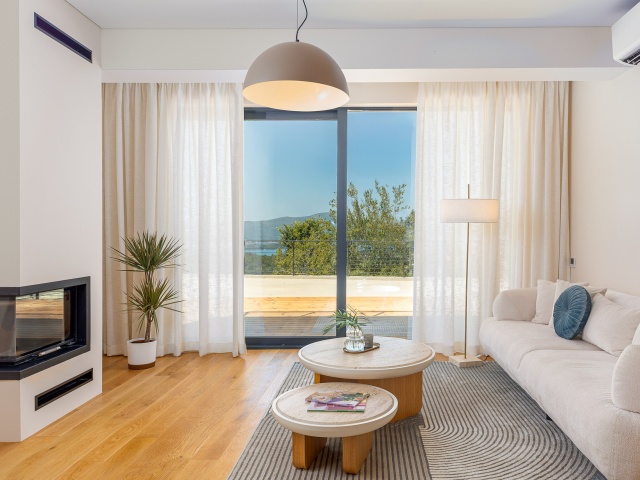 Townhouse with panoramic sea view near Tivat