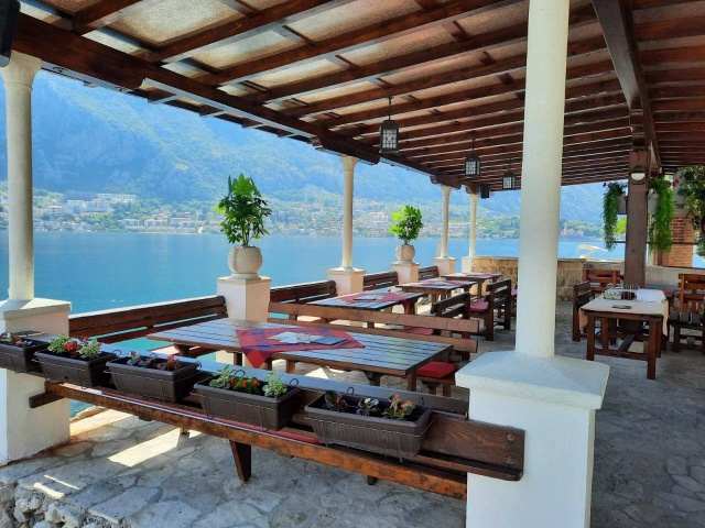 Two stone houses with a restaurant on the first line of the sea