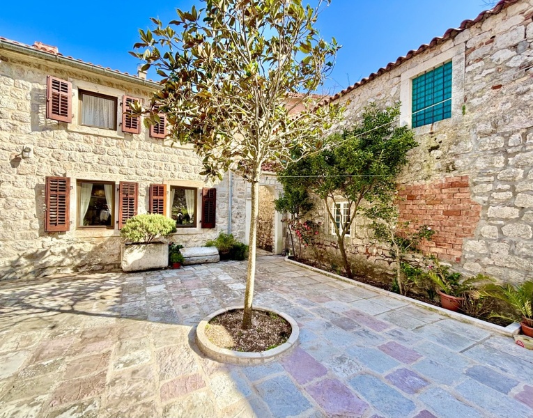 Two stone houses with a restaurant on the first line of the sea