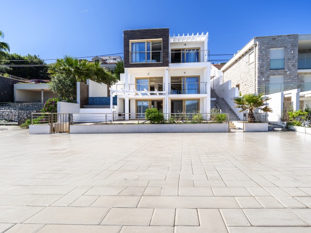Vila na samoj obali mora