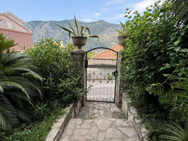 House with a swimming pool in Kotor, Dobrota