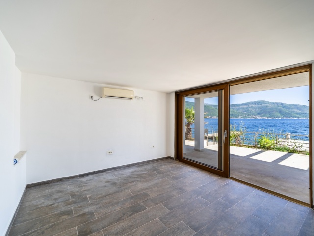 Vila na samoj obali mora