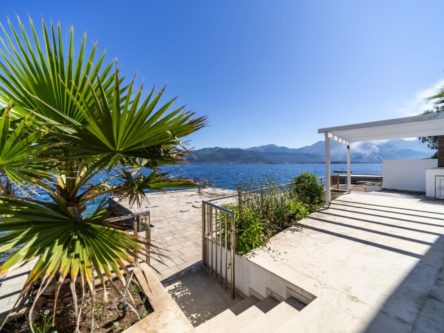 Vila na samoj obali mora