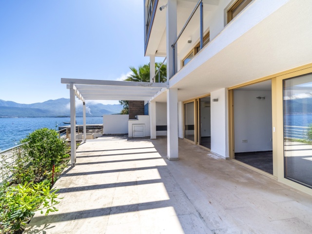 Vila na samoj obali mora