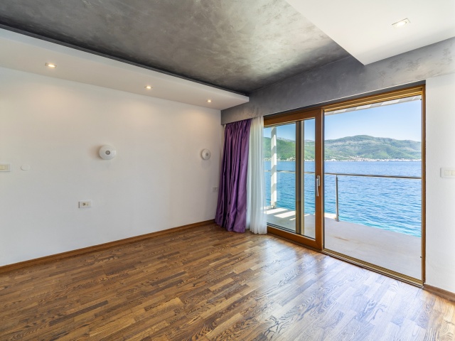 Vila na samoj obali mora
