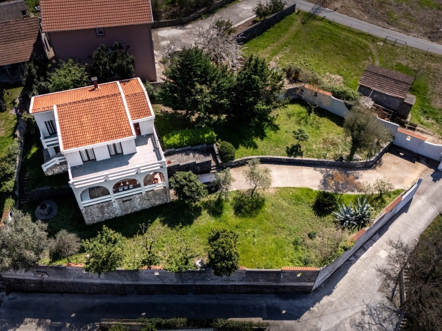 Spacious family house with sea views in Tivat