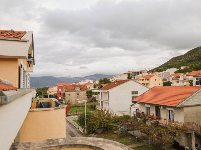 Jednosoban stan u Tivtu, Dumidran