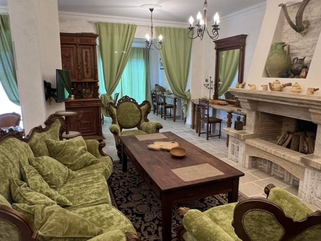 Luksuzna trospratna vila na samoj obali mora