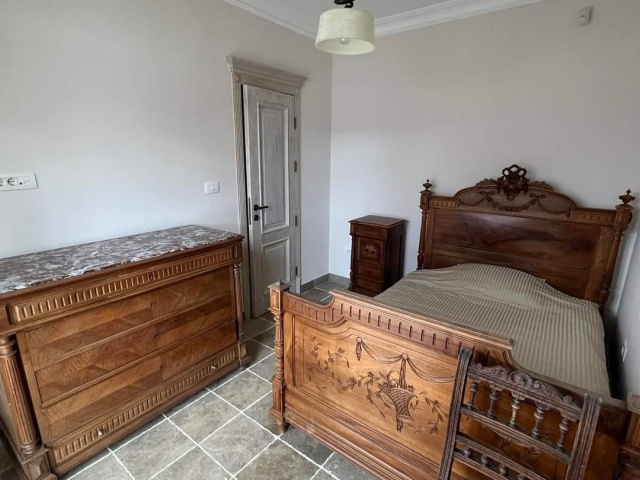 Luksuzna trospratna vila na samoj obali mora