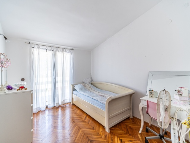 Spacious family house with sea views in Tivat