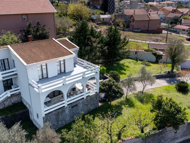 Spacious family house with sea views in Tivat