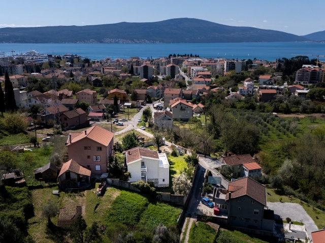 Spacious family house with sea views in Tivat
