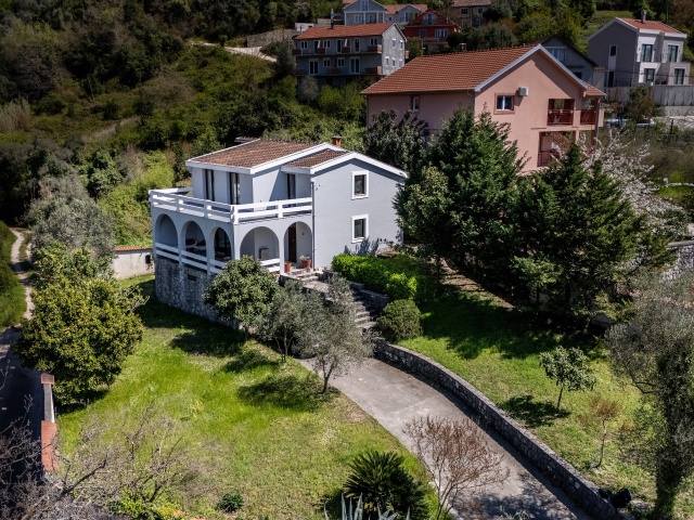 Spacious family house with sea views in Tivat