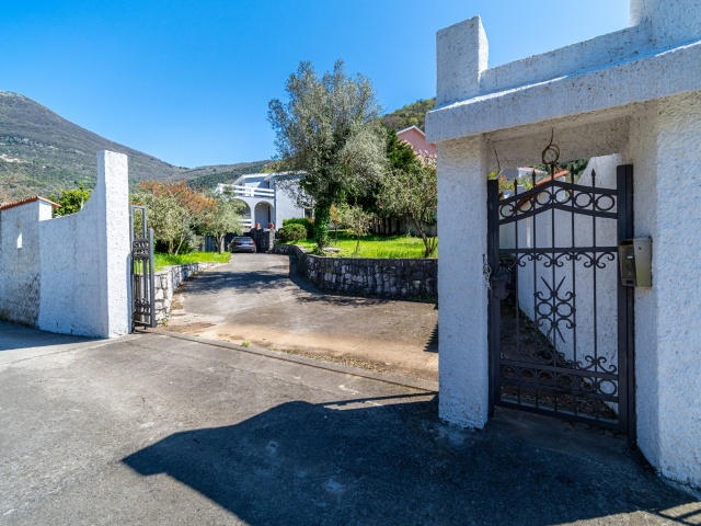 Spacious family house with sea views in Tivat