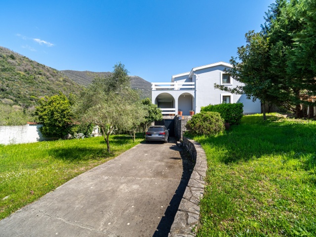 Spacious family house with sea views in Tivat