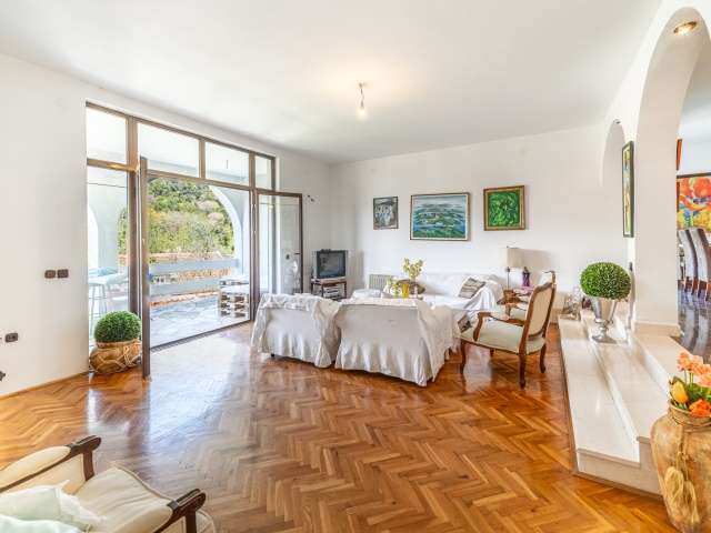 Spacious family house with sea views in Tivat