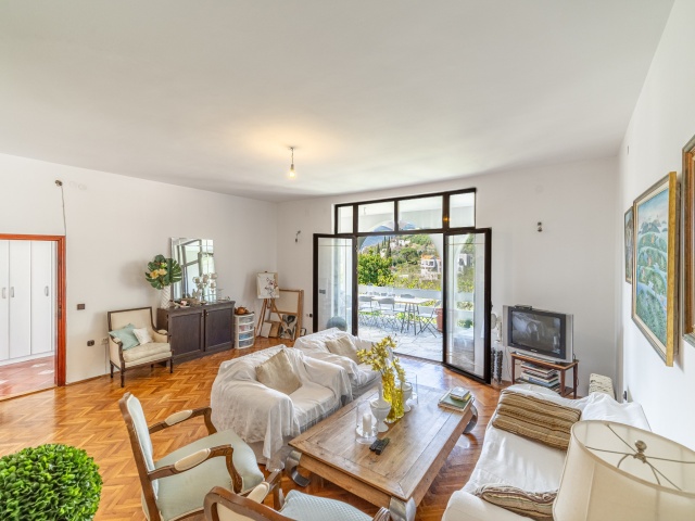 Spacious family house with sea views in Tivat