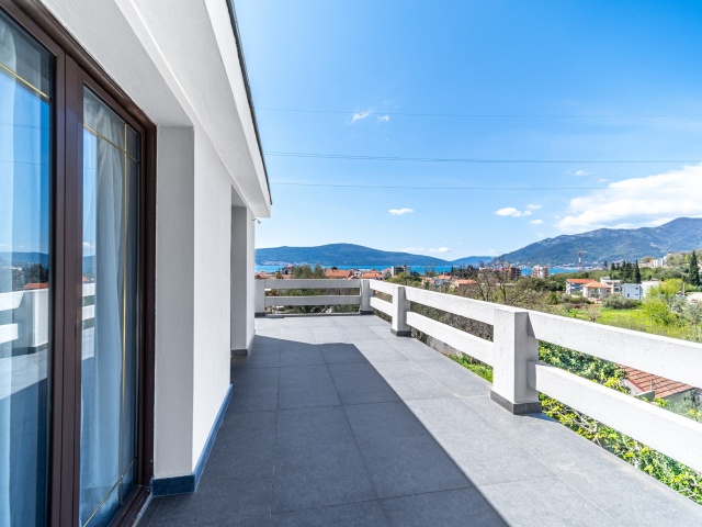 Spacious family house with sea views in Tivat