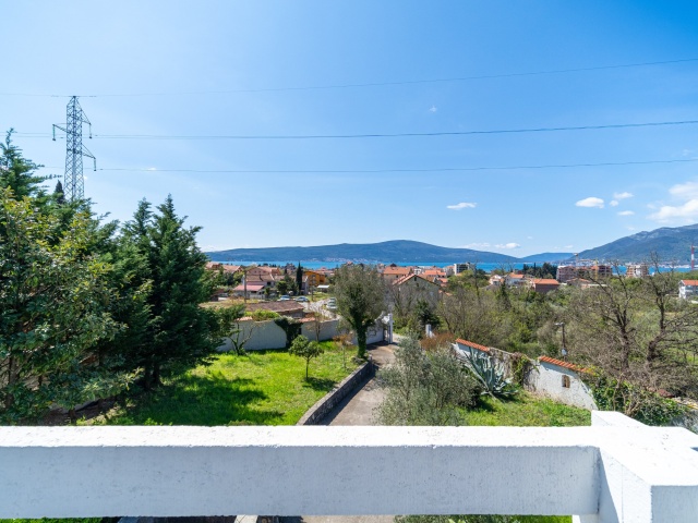 Spacious family house with sea views in Tivat