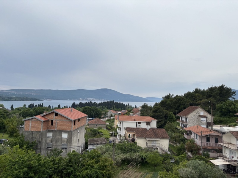 Dvosoban dupleks stan u Tivtu