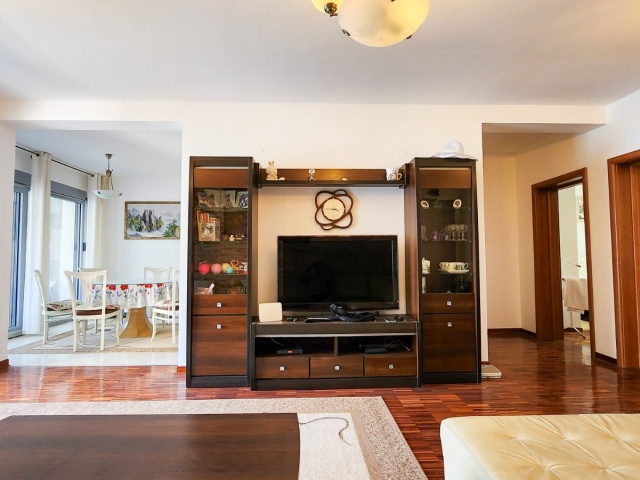 Spacious apartment on the first line to the sea in Kotor, Stoliv