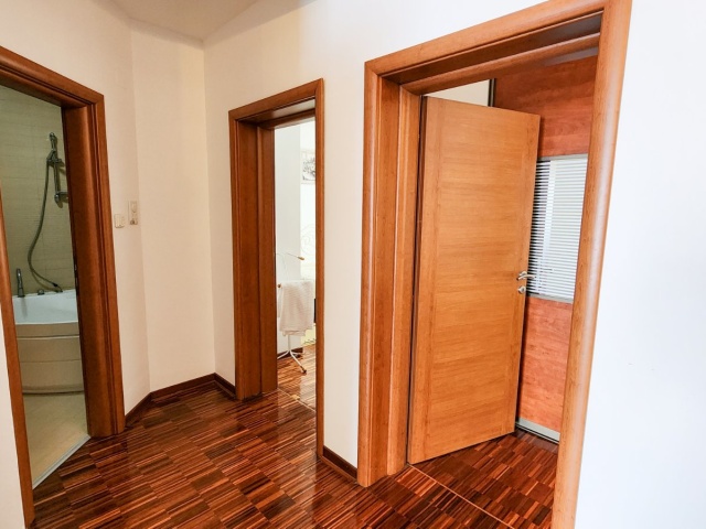 Spacious apartment on the first line to the sea in Kotor, Stoliv