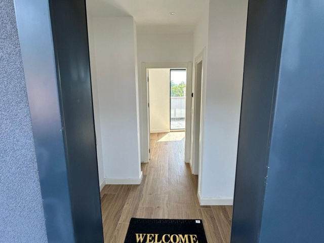 Penthouse u Tivtu sa privatnom krovnom terasom