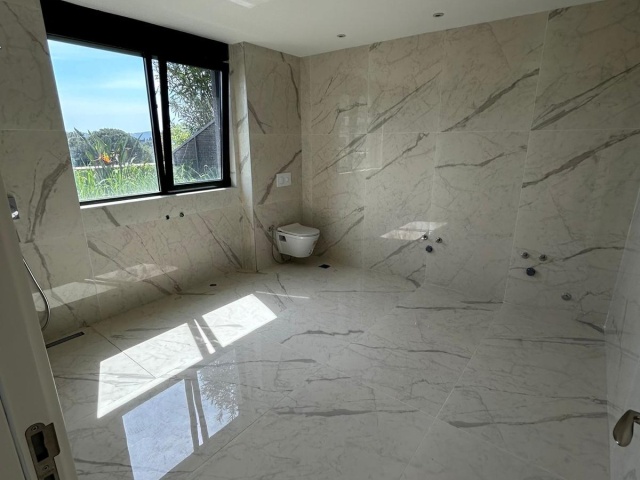 Penthouse u Tivtu sa privatnom krovnom terasom